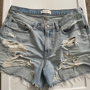 Super cute mid-rise boyfriend shorts